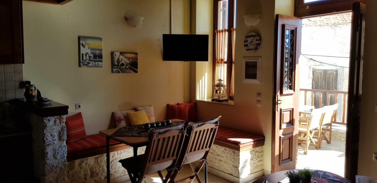 Mika'S House Villa Chalki Town ภายนอก รูปภาพ